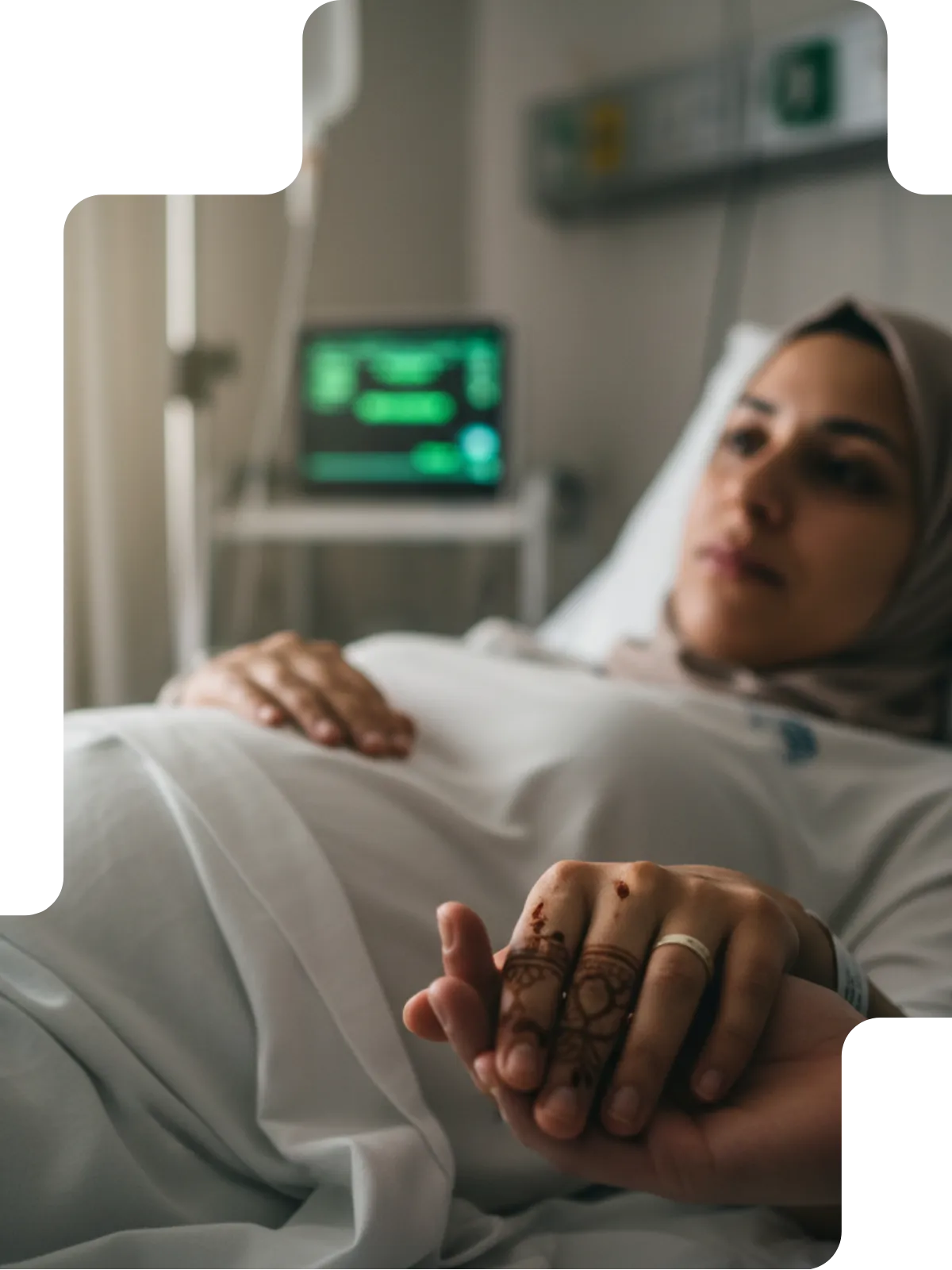 رسم توضيحي يوضح إحدى طرق تحريض الولادة في بيئة طبية آمنة